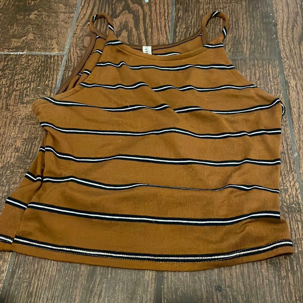 Semi cropped tank top
